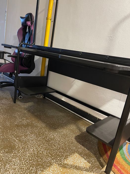 Birou gaming Fredde IKEA
