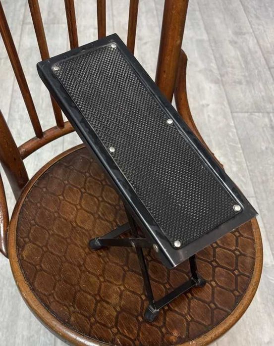 Подставка под ногу при игре на гитаре