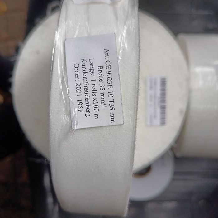 Шивашки материали ,подлепваща лента и ципове