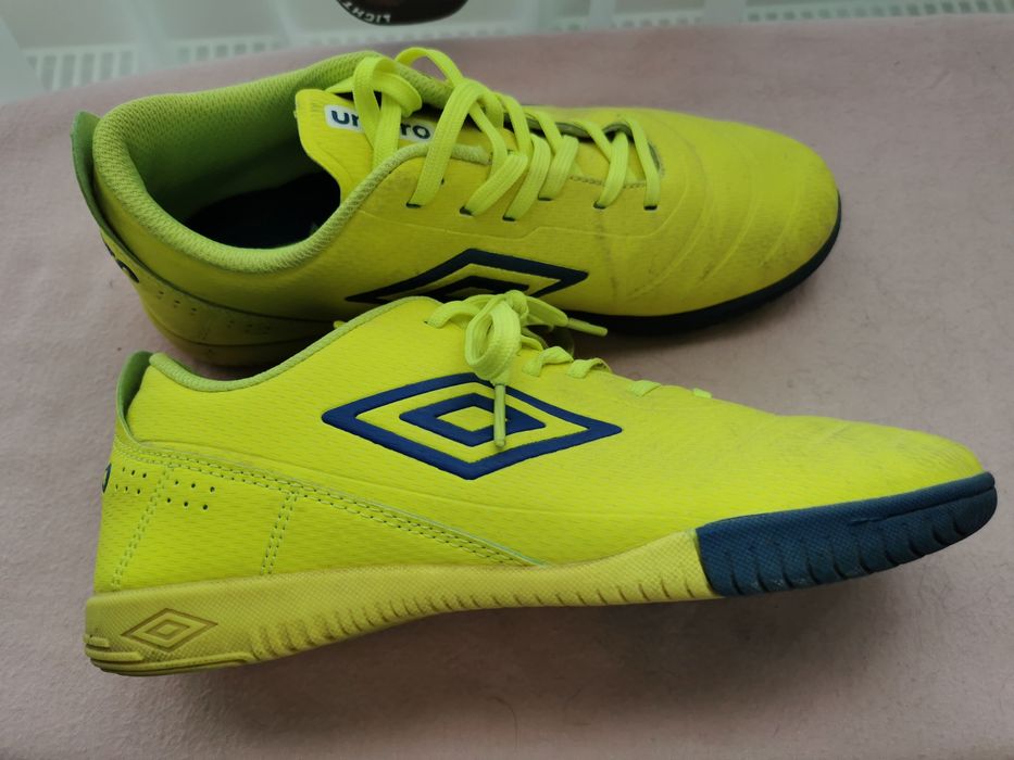 Маратонки Умбро 37