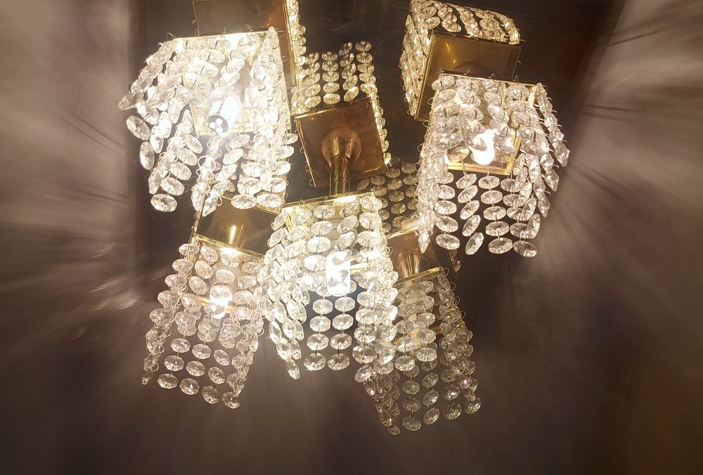 Продавам полилей с 5 лампи