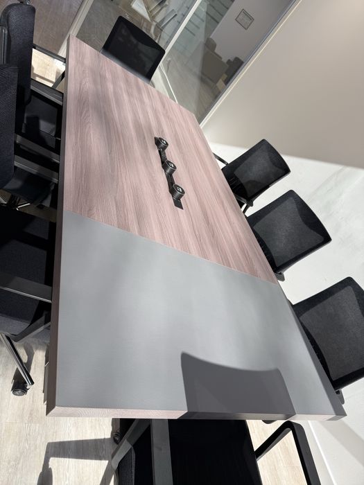 Стол для переговоров/Conference table