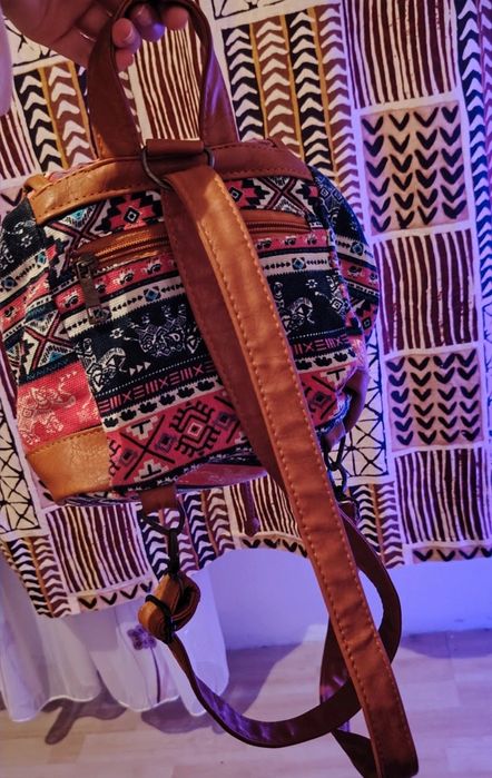 Rucsac+cadou surpriză