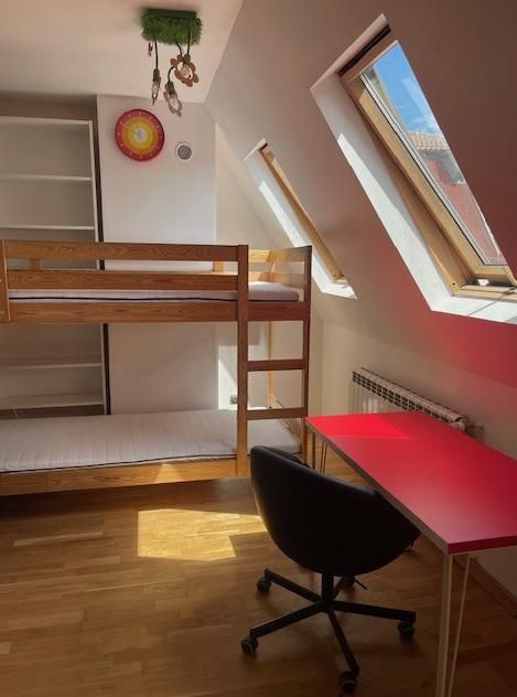 Дава се под наем Тристаен апартамент в Пловдив, Кършияка - 130 кв.м за 740 € - Снимка #5