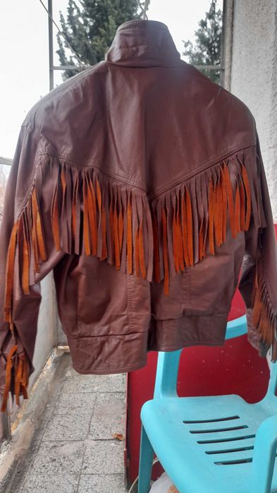 Дамско, кожено яке с ресни. М- L размер. Естествена кожа.