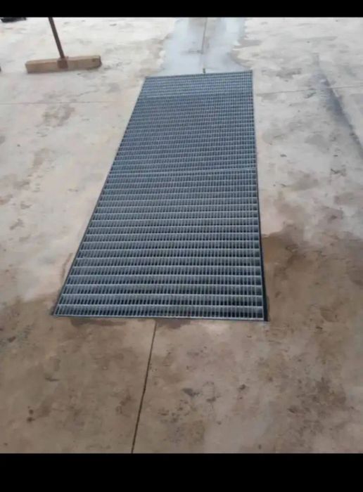 Trepte metalice și grătare galvanizate la diferite dimensiuni debitam