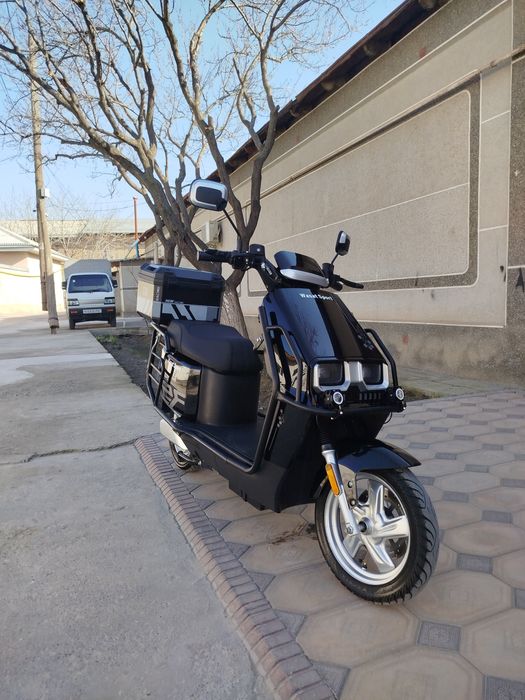 Скутер супер едет класно и мошно