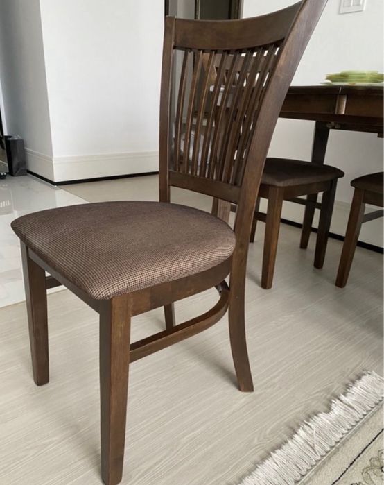 Продаю стол со стульями (Малайзия).