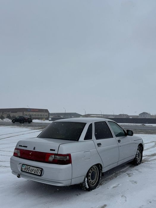 Ваз  десятка на бодром ходу