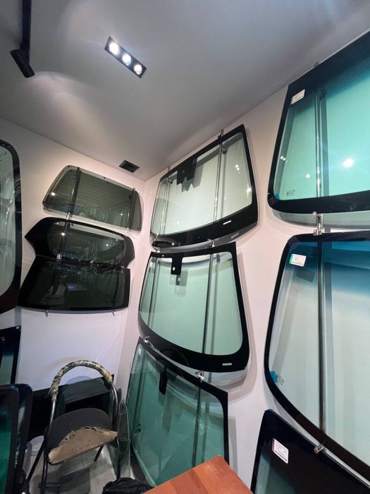 Avto oyna.   Steklo olami.