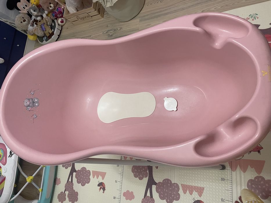 Вана със стойка за момиче