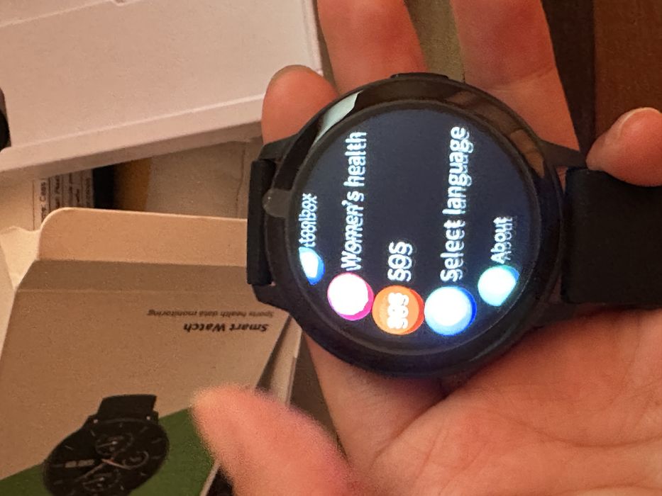 Smart watch cu cablu de încărcare