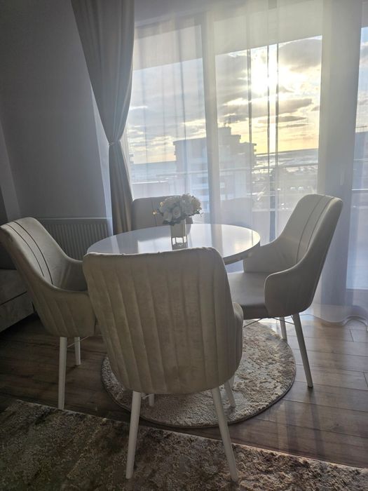 PERSOANA FIZICA Inchiriez pe termen lung 2 camere la 80 m de mare.