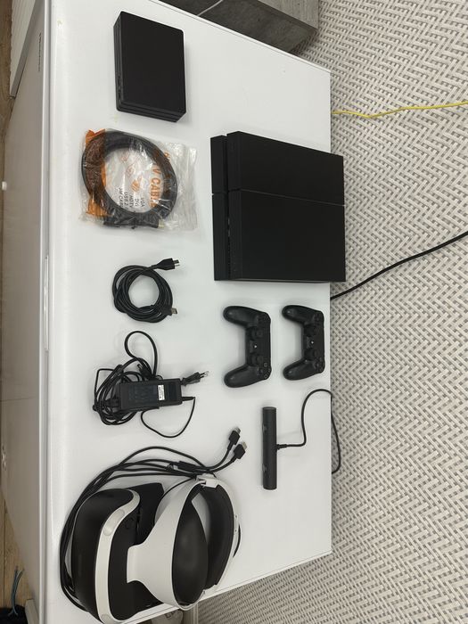 Продам комплект PlayStation 4 + PlayStation VR