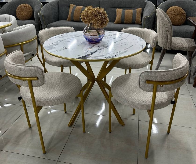 Обеденный стол и стулья по акции