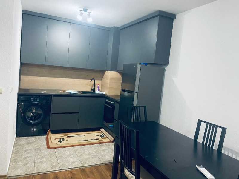 Дава се под наем Двустаен апартамент в София, Хладилника - 83 кв.м за 918 € - Снимка #1