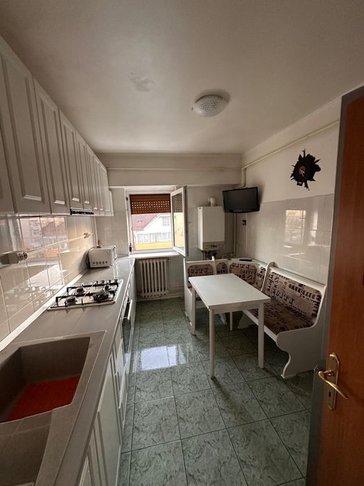 Inchiriez apartament
