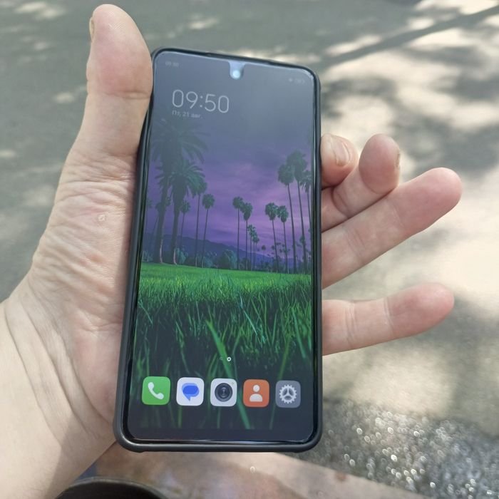 Продам яркий стильный и мощный смартфон
