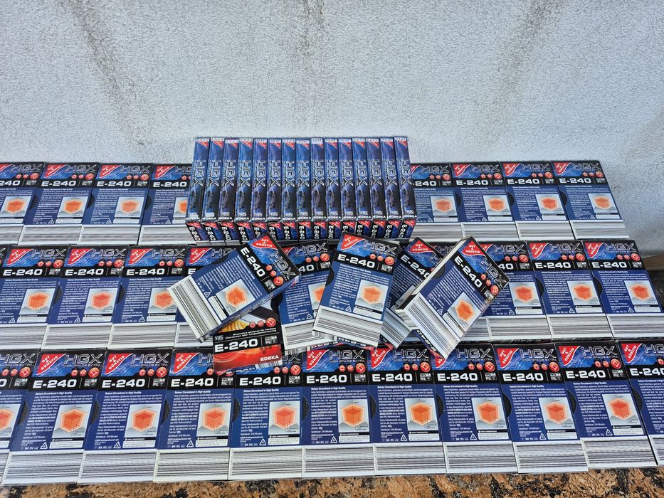 Vând o colecție 53 casete video VHS originale Edeka HGX 240 de minute