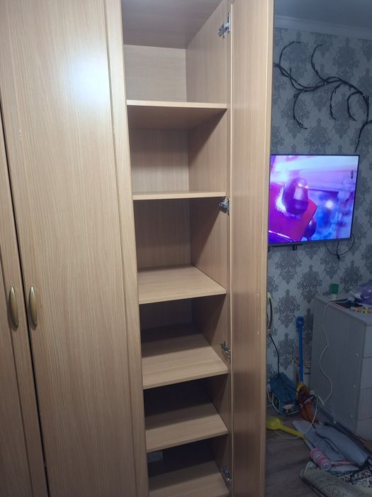 Срочно продам шкаф плательный,цена45тыс