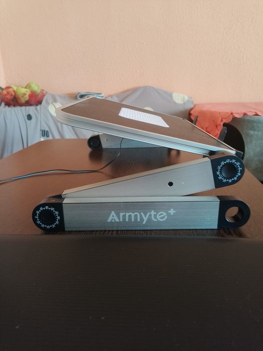 Vand suport / masuta pliabila pentru laptop Armyte+ cu ventilatie, stare 10 din 10, ca noua.