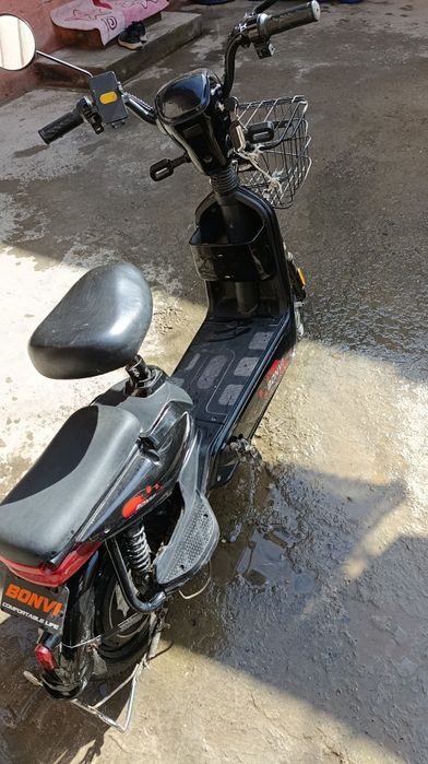 Bonvi скутер черный