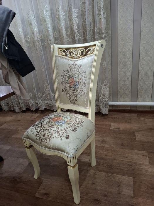 Стулья деревянные