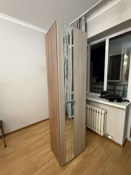 Продаю одинарный шкаф с зерколом