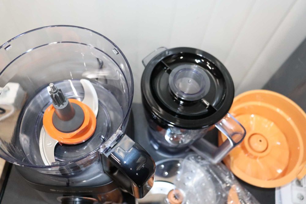 Компактен кухненски робот Philips 850 W, 31 функции, купа 2,1 L