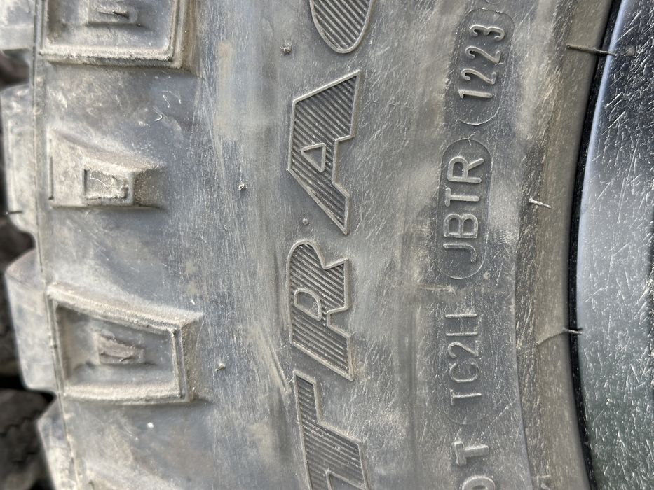 Тойота Хайлукс гуми с джанти