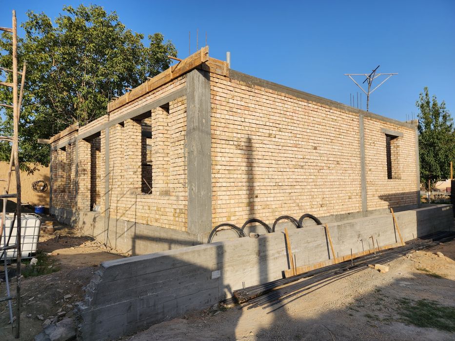 Шаҳар марказида қурилиши тугалланмаган участка сотилади