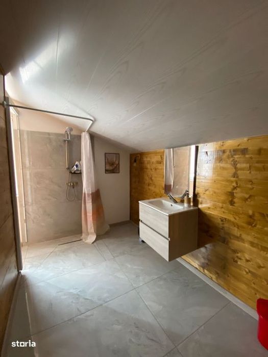 Apartament 4 camere decomandat 140mp, Mansarda, zona Consul, Utilitati