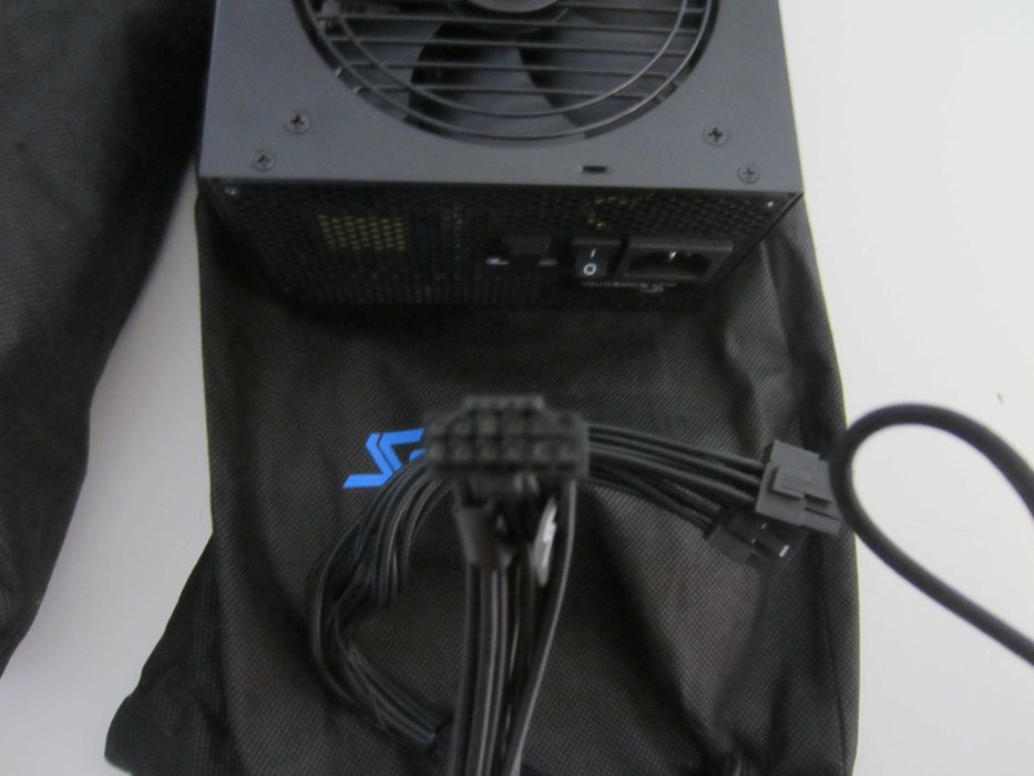 Захранване  Seasonic   750W 80PLUS GOLD   12V HPWR    напълно модулно