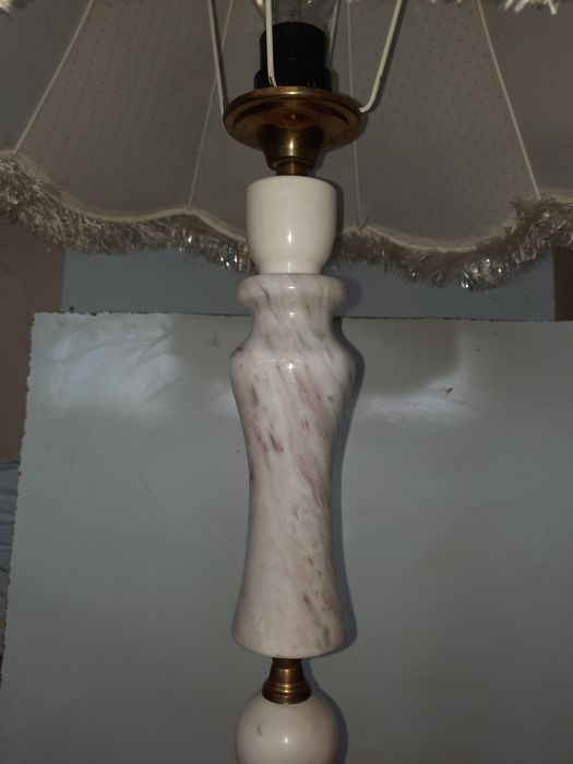 Ретро мраморна самостояща настолна нощна лампа