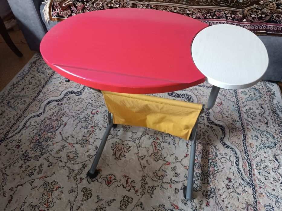 Продам стол под ноутбук.