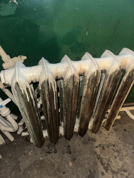 Продам чугуные батареи