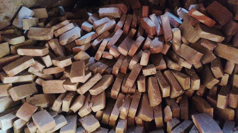 Красный кирпич для стройтельства