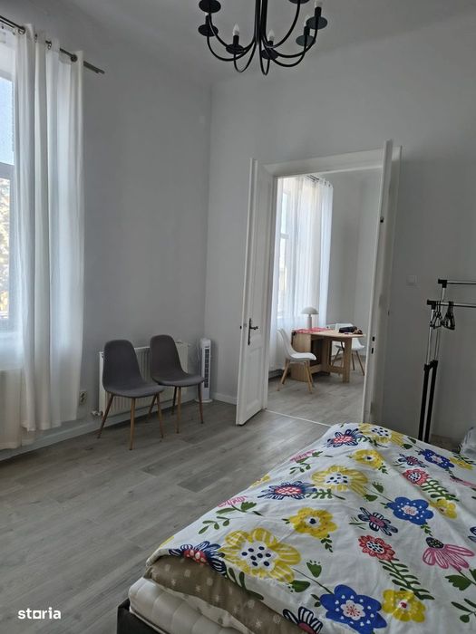 Apartament in zona centrala,finisat (cladire istorica ),mobilat,cu par