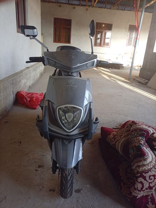 Скутер троих колес