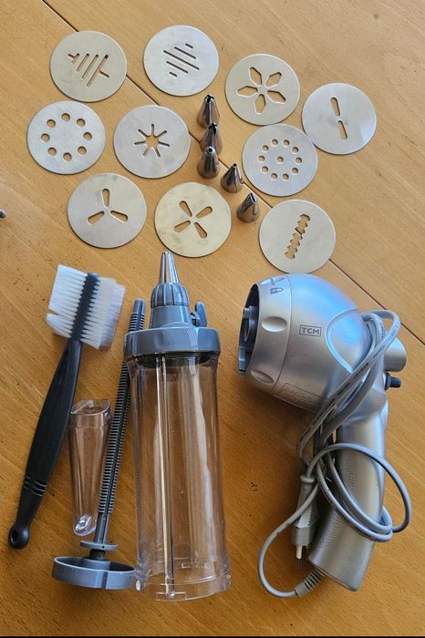 Кухненски: електрически шприц, уред за понички, кантарче