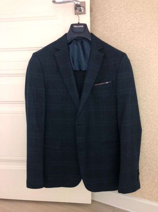 Продам 3 костюма