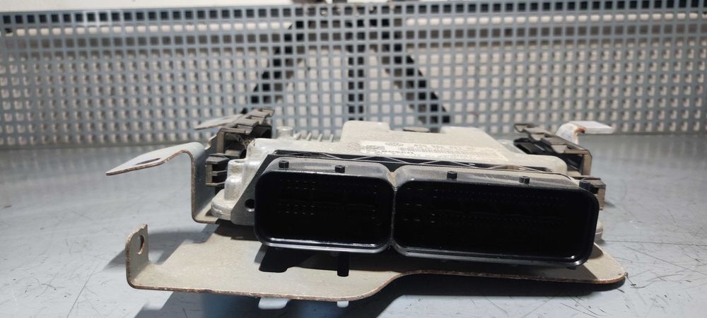 ECU volkswagen vw touran 1T2 1.9 BLS DSG cod 03G906021ND