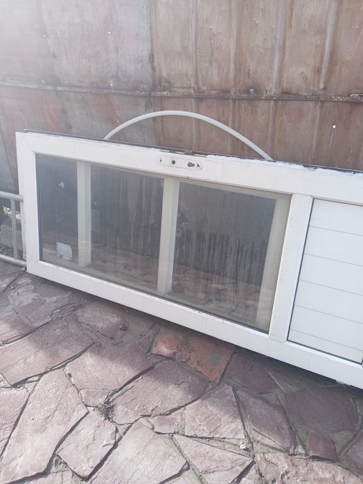 Продам дверь пластиковую