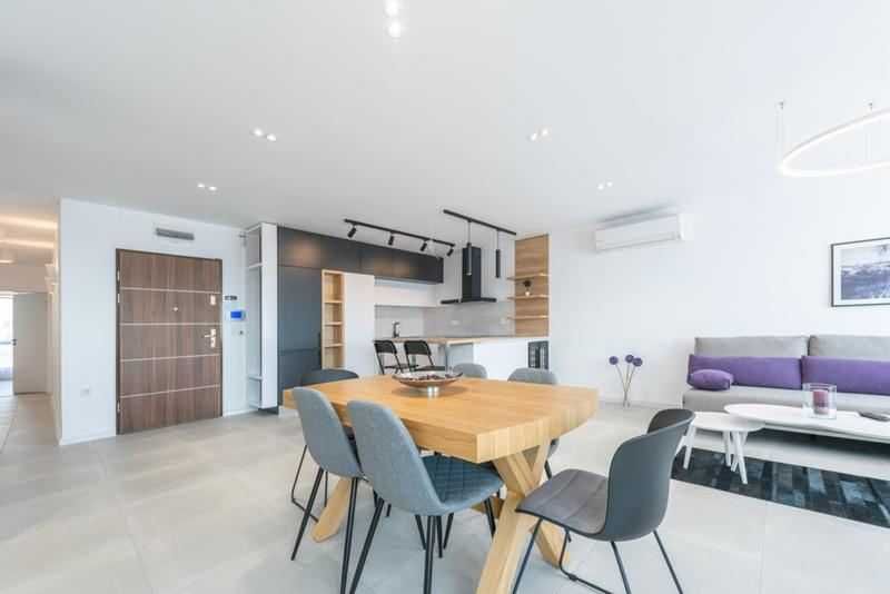 Четиристаен апартамент в ж.к. Надежда 3