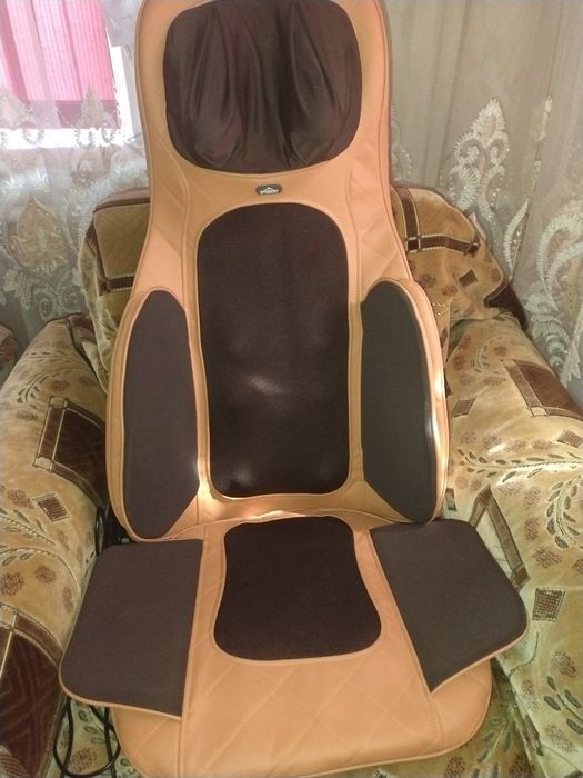 Продаю массажное кресло-накладку и массажёр для ног