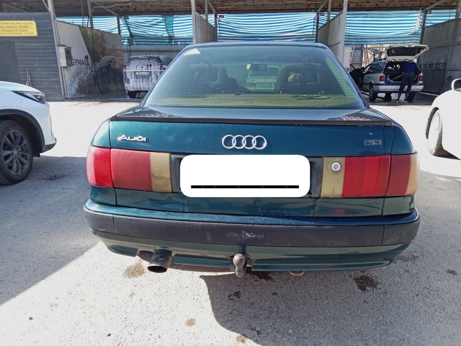 Ауди В4 Газ-бензин. 2.0