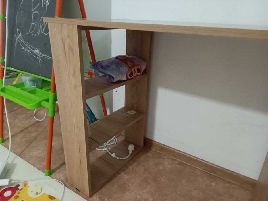 Продам стол для школьника