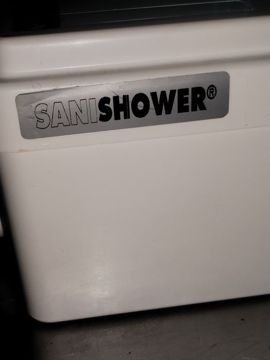 Vând pompă evacuare apă gri Sanishower i44