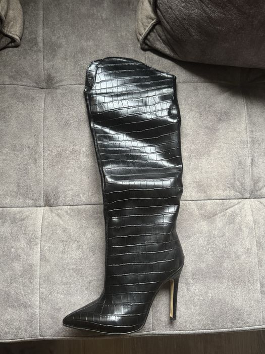 Черни ботуши с ток