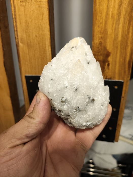 Cuart bec cu pirita. Flori de mina